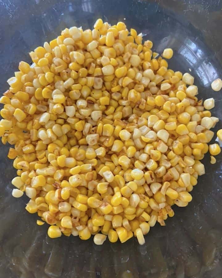 roasted corn cooled in bowl