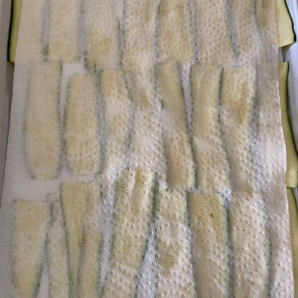 paper towels covering zucchini to get out moisture