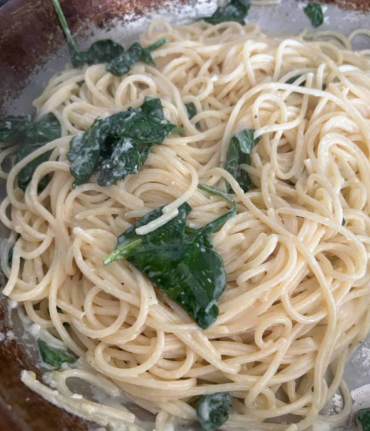 Spaghetti with lemon sauce and spinach.