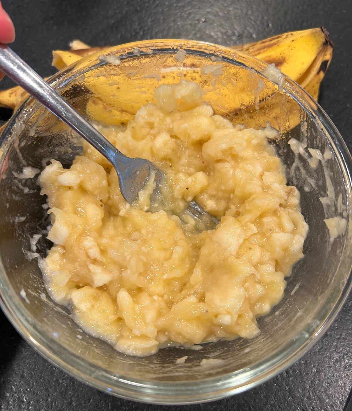 Mashed bananas in glass bowl.