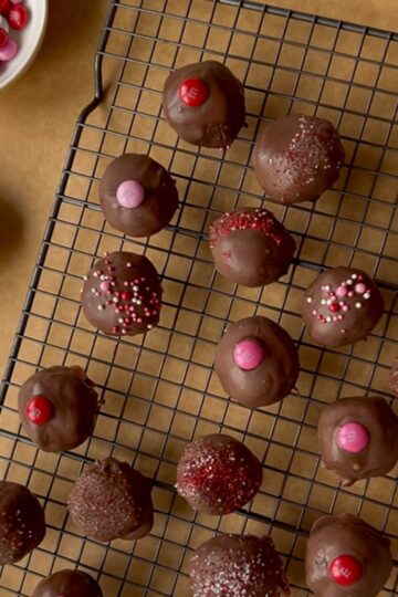 Chocolate dipped Oreo truffles on baking rack.
