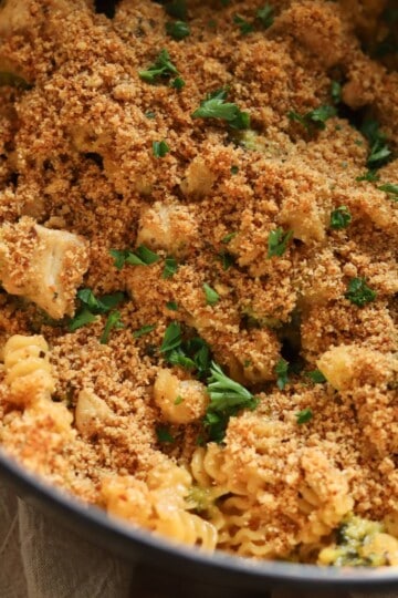 Chicken broccoli pasta with crispy topping.