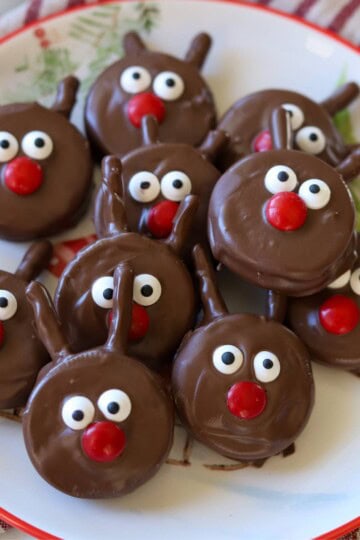 Reindeer Oreos on plate.