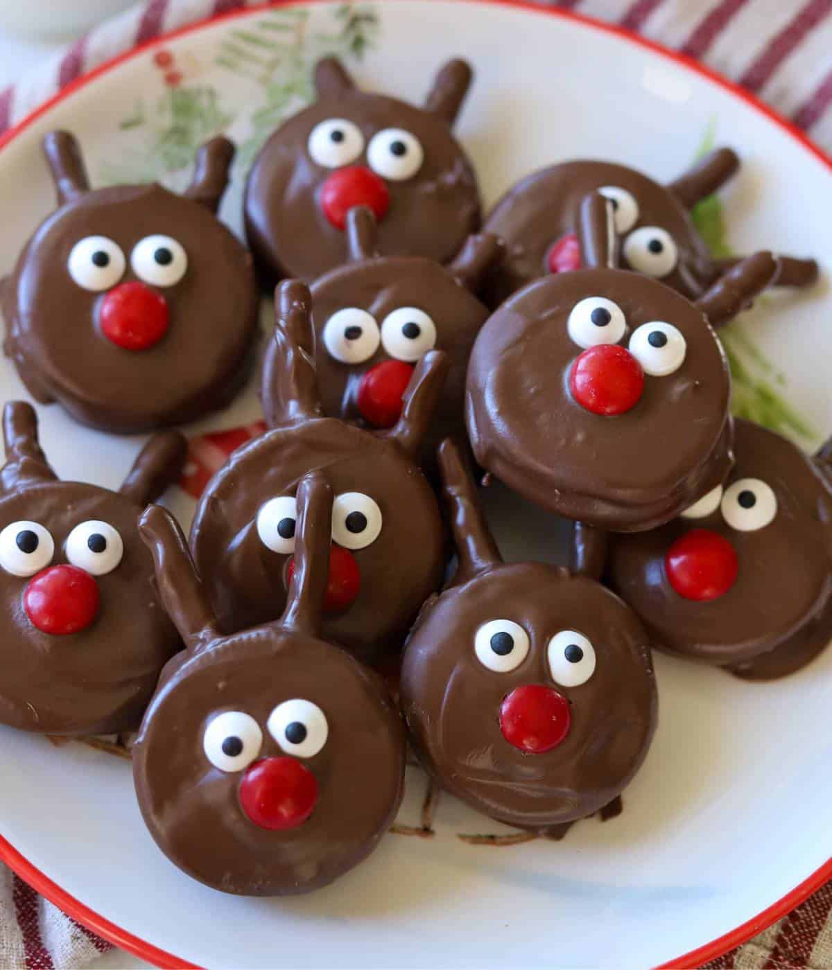 Reindeer Oreos on plate.