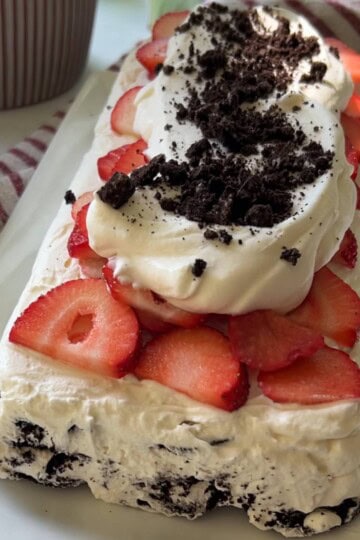 Oreo icebox cake topped with strawberries.