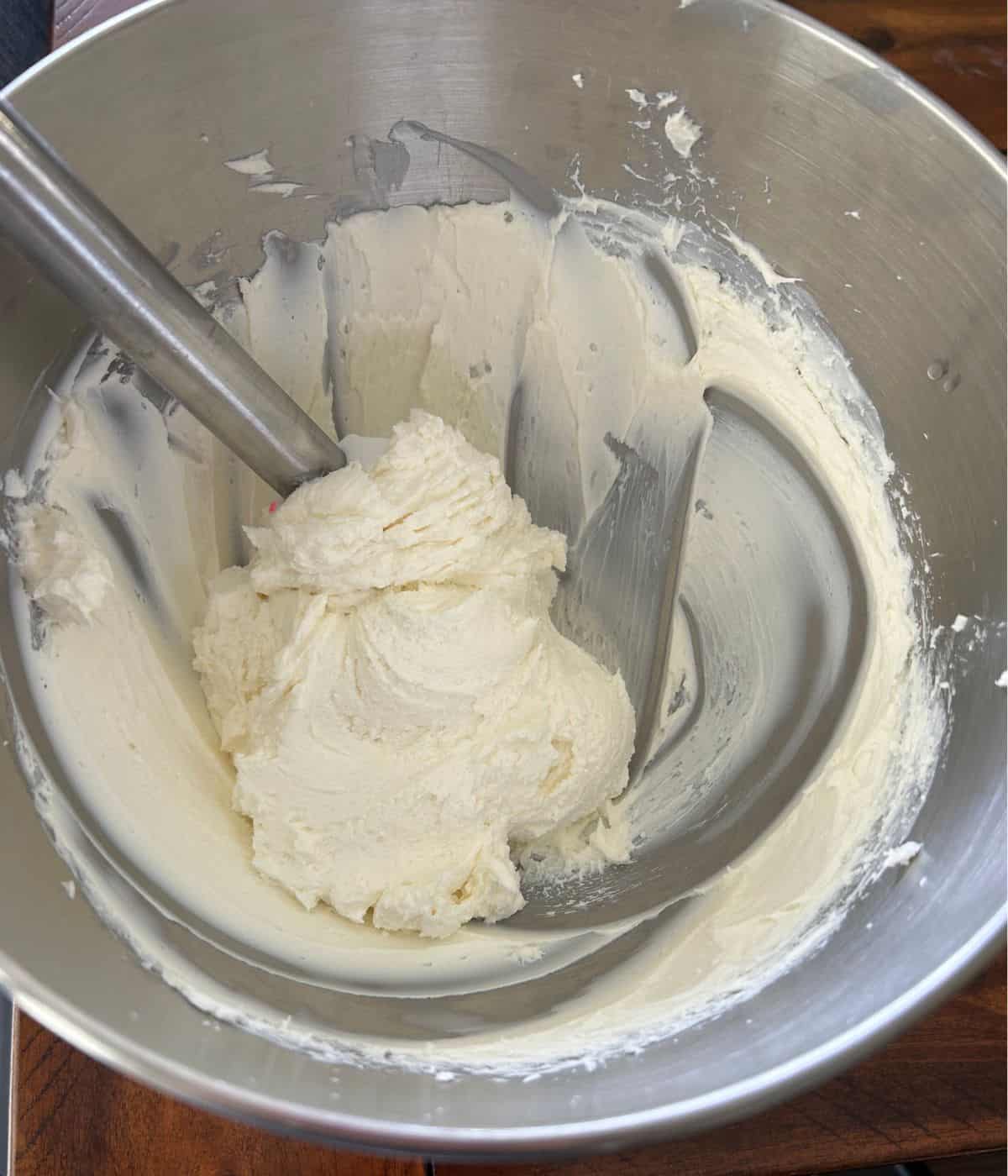 Goat cheese and cream cheese base in bowl.