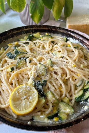 Zucchini and corn pasta ready to eat.